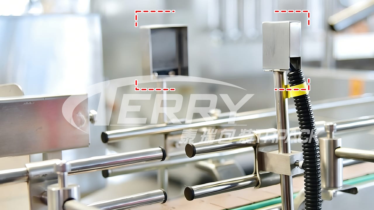 TRPACK LP Automatic 1L Bottle Unscrambler Equipped With Bottle-Reversal Elimination Device