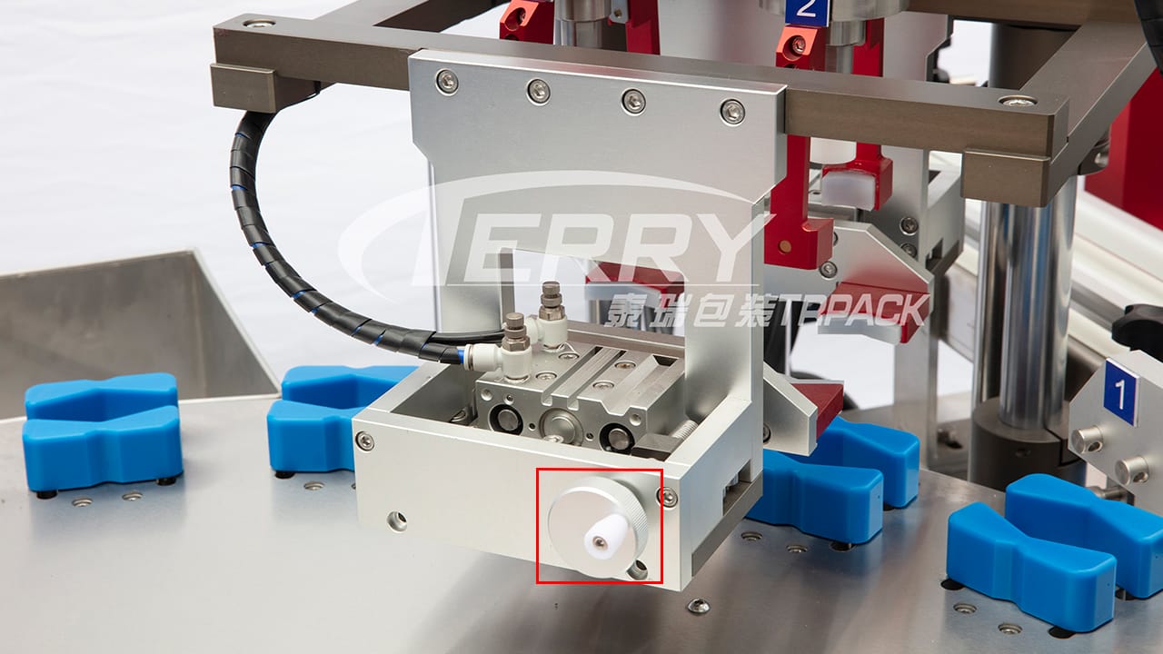 adjustment bottle clamping mechanism for intergrated rotary filling and capping machine