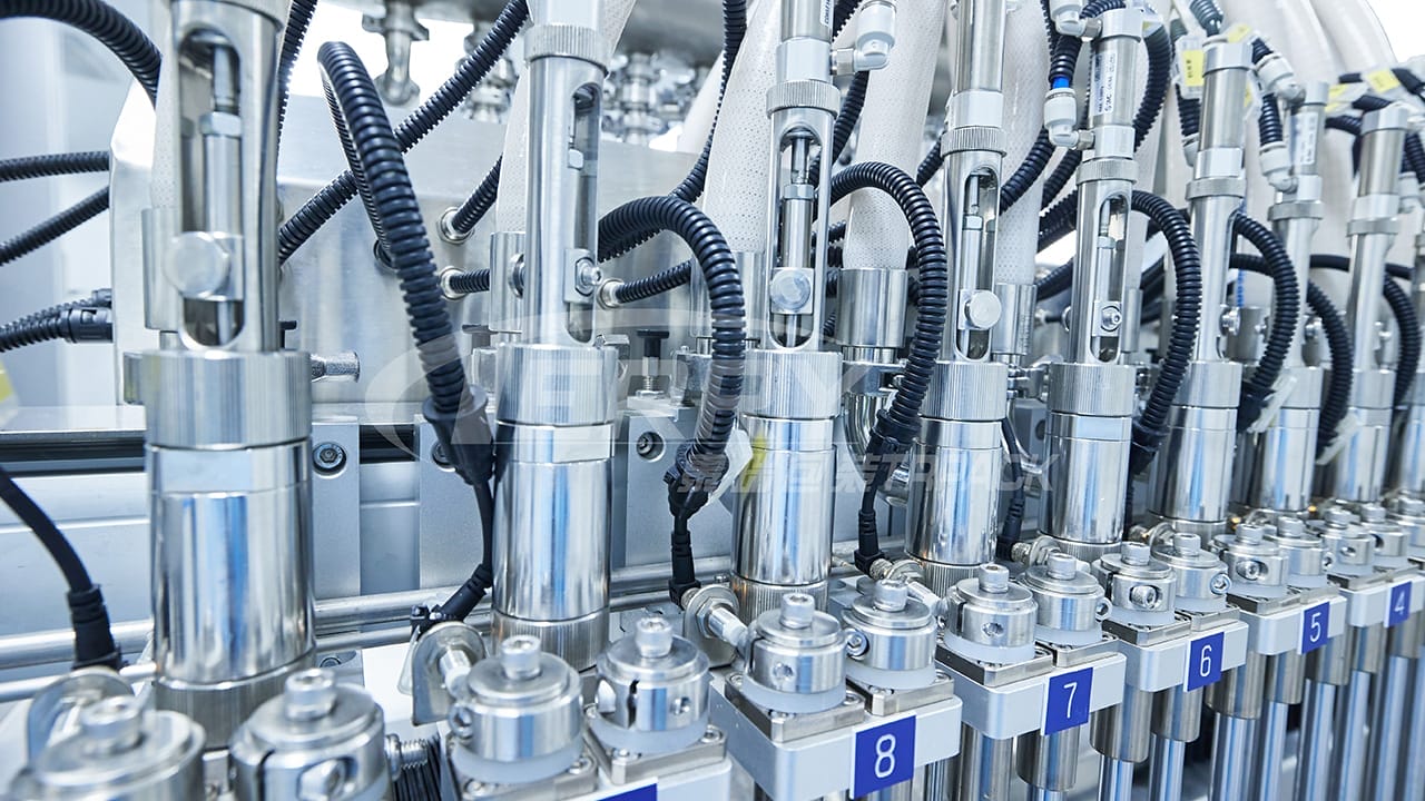 Automatic Bottle Sorting Machine, In-Line Blowing And Suction Machine, Ten-Head Continuous Filling Machine, Bottle Sorting And Butterfly Cap Capping Machine Project Site (3)